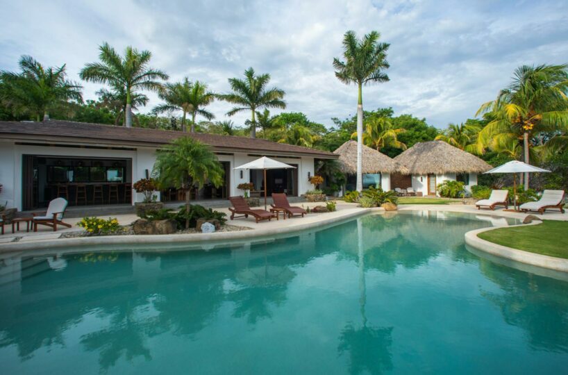 Casa Mariposa, a villa with an infinity pool in Guacalito de la Isla