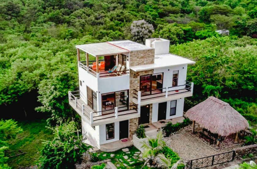 Casa Vistas Popoyo overlooking Playa Guasacate